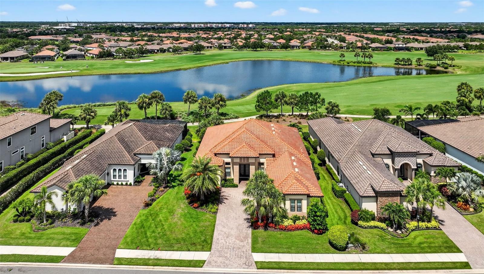 Property Photo: 5104 Benito Court FL 34211
