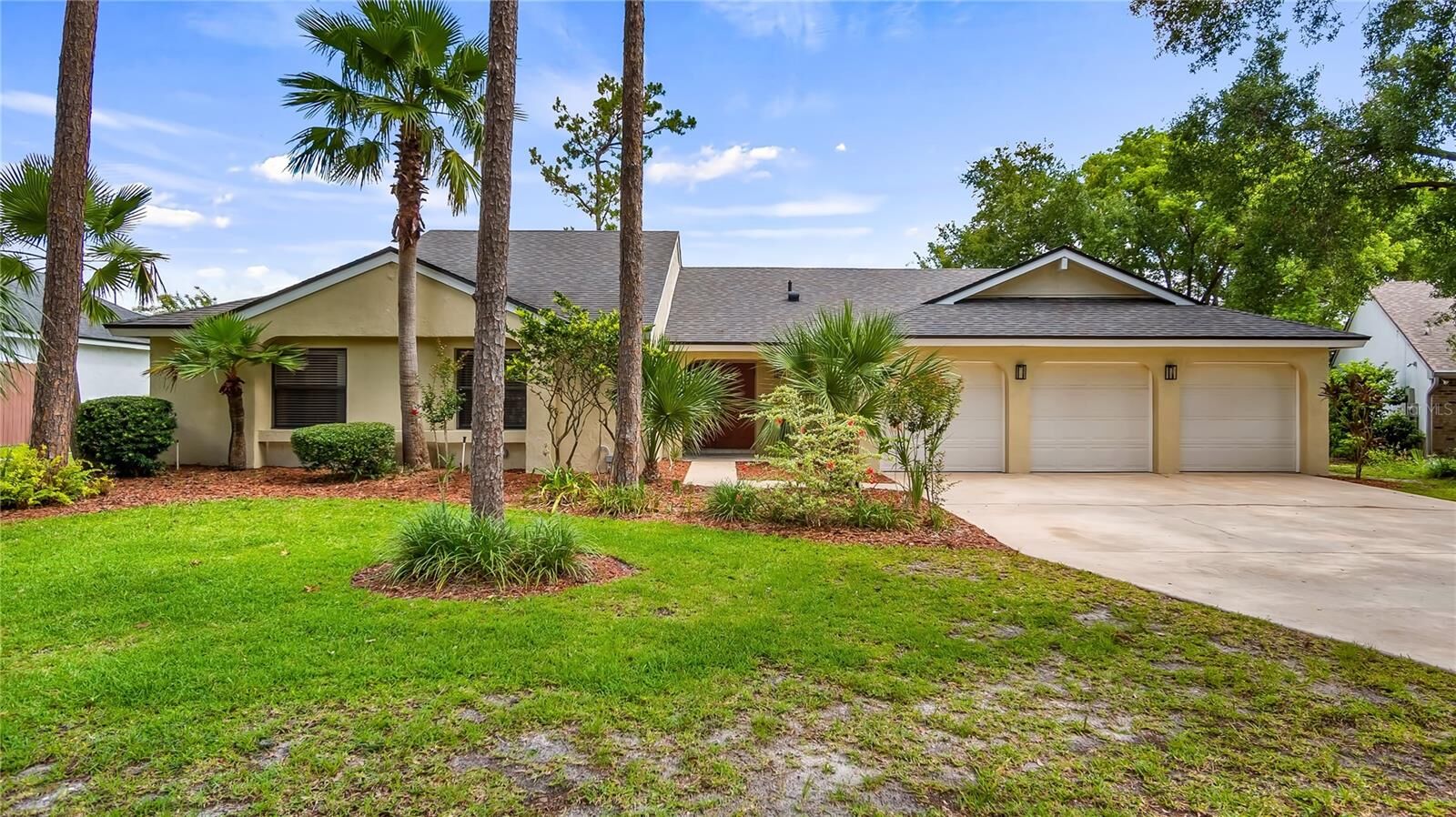Property Photo: 7237 Woodville Crescent FL 32819
