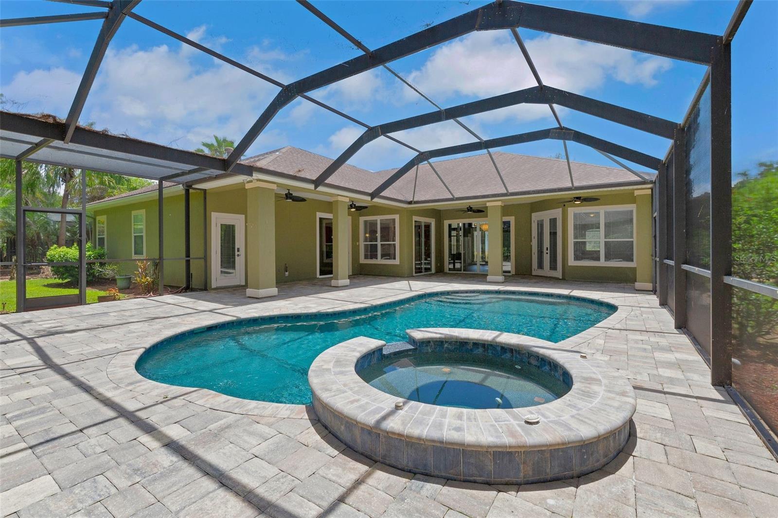Property Photo:  1818 W Cobblestone Lane  FL 32092 