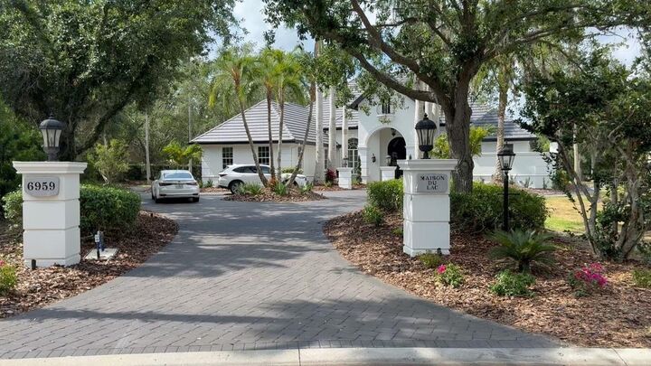 Property Photo:  6959 Westchester Circle  FL 34202 