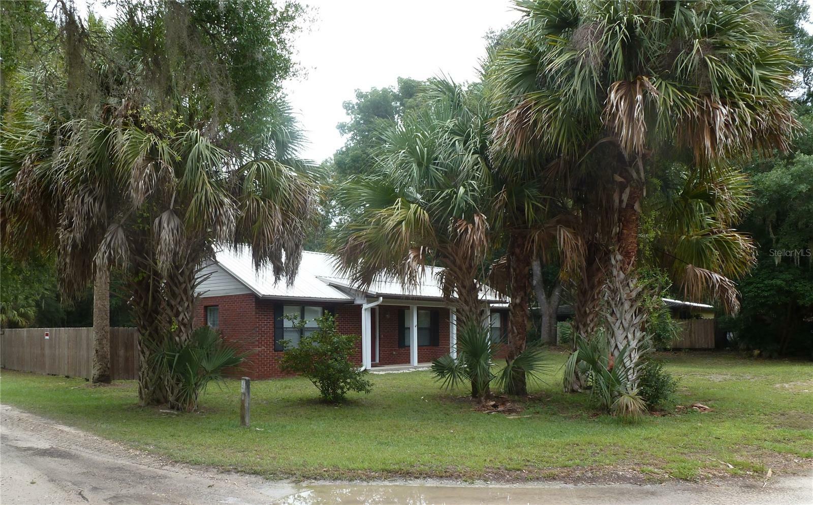 Property Photo: 404 Centre Street FL 32666