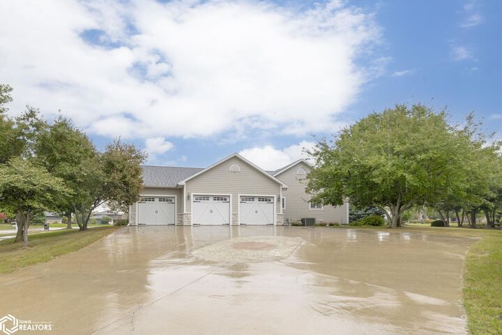 Property Photo:  125 Pebble Creek Drive  IA 50401 