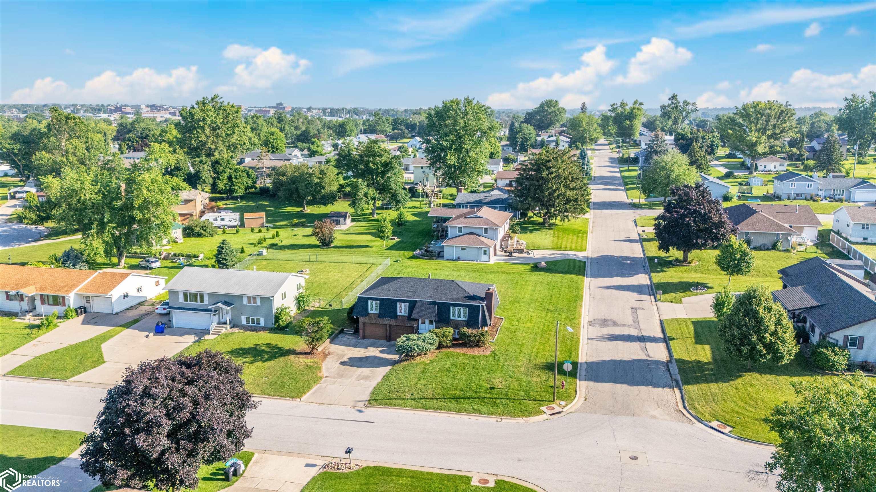 Property Photo: 808 Henry Drive IA 50158