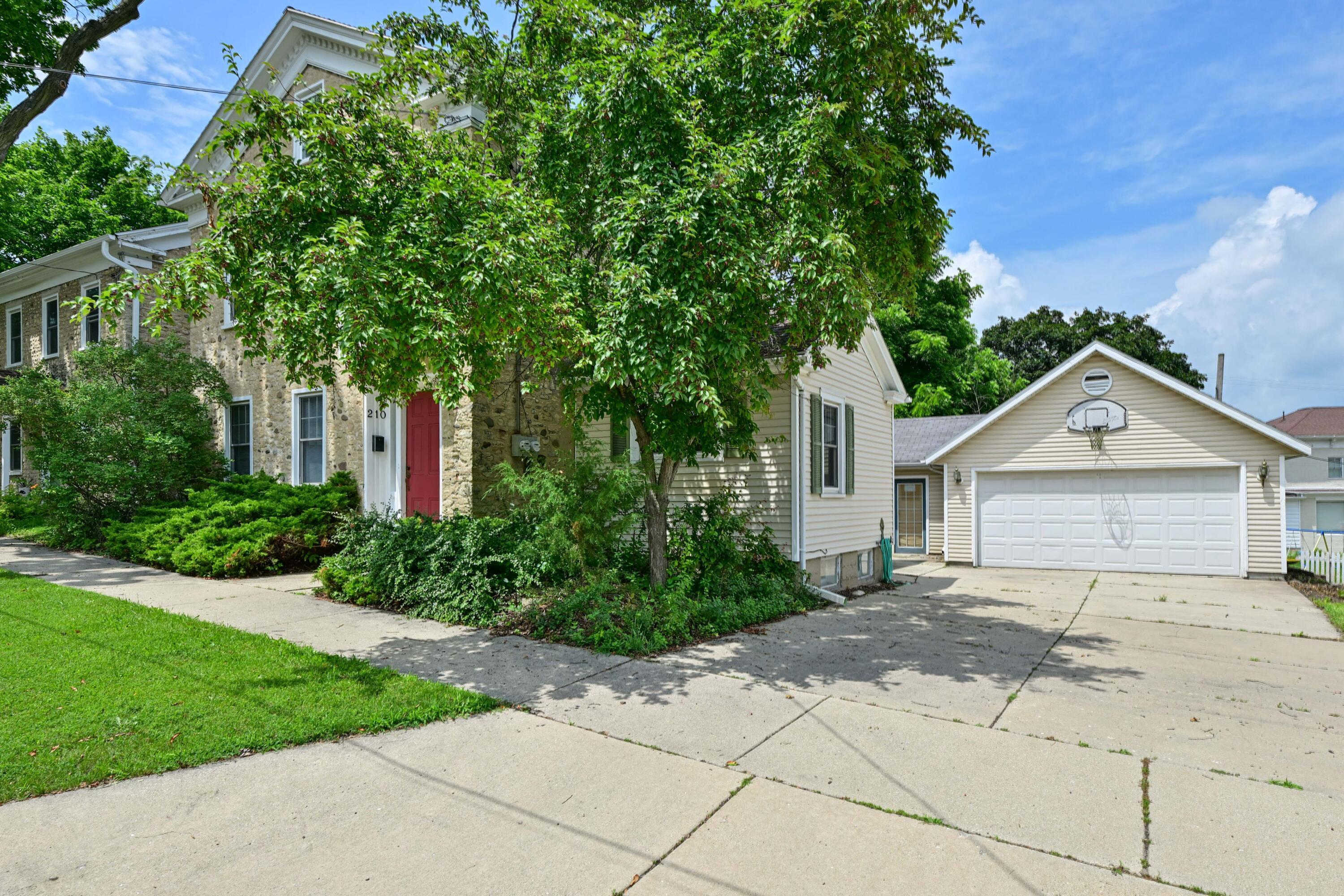 Property Photo:  208 W Jefferson St 210  WI 53105 