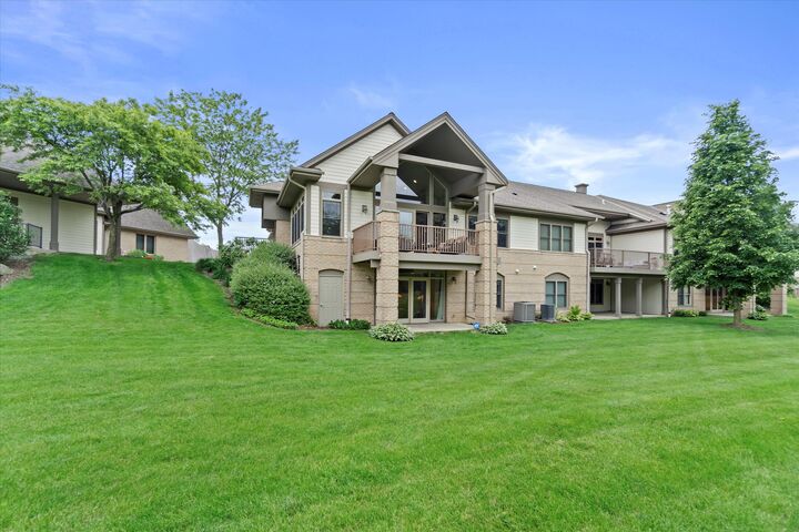 7510 W Tuckaway Pines Cir  Franklin WI 53132 photo