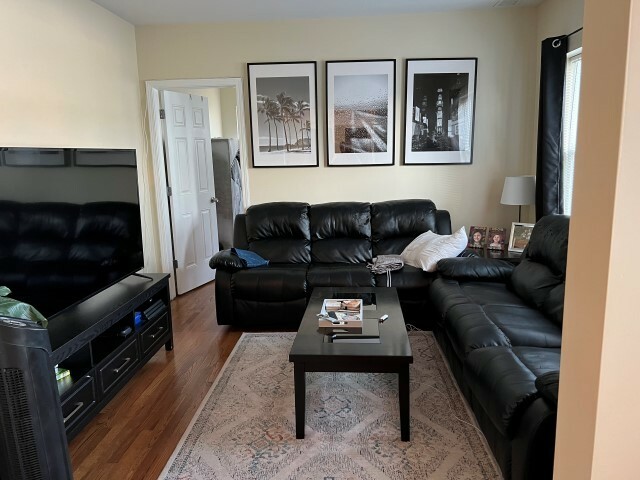 Property Photo: 3422 W Leland Avenue 1E IL 60625