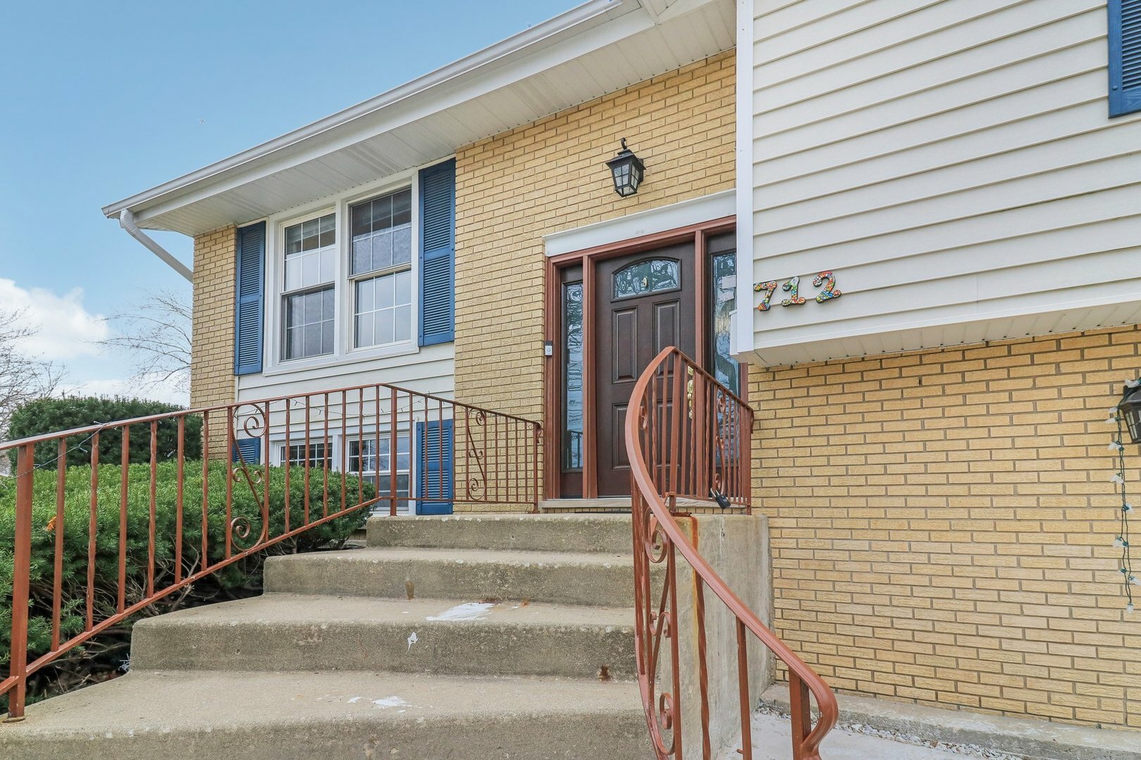 Property Photo: 712 Dante Court IL 60193