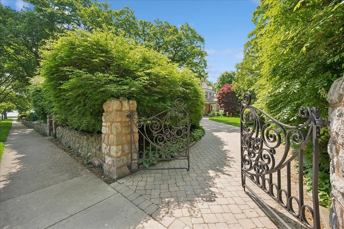 Property Photo: 202 Greenwood Street IL 60201
