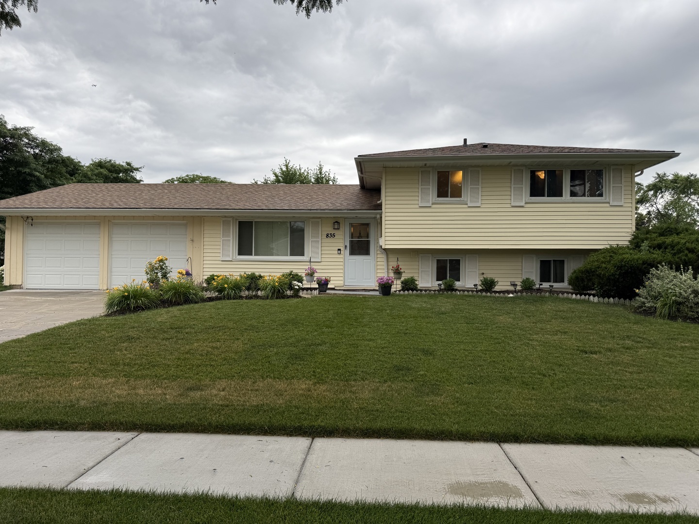 Property Photo: 835 Williams Court IL 60193