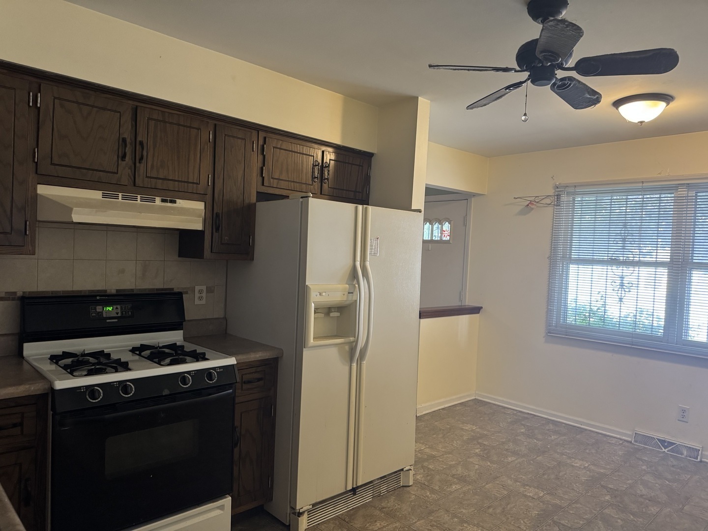 Property Photo: 308 Old Indian Trail IL 60506