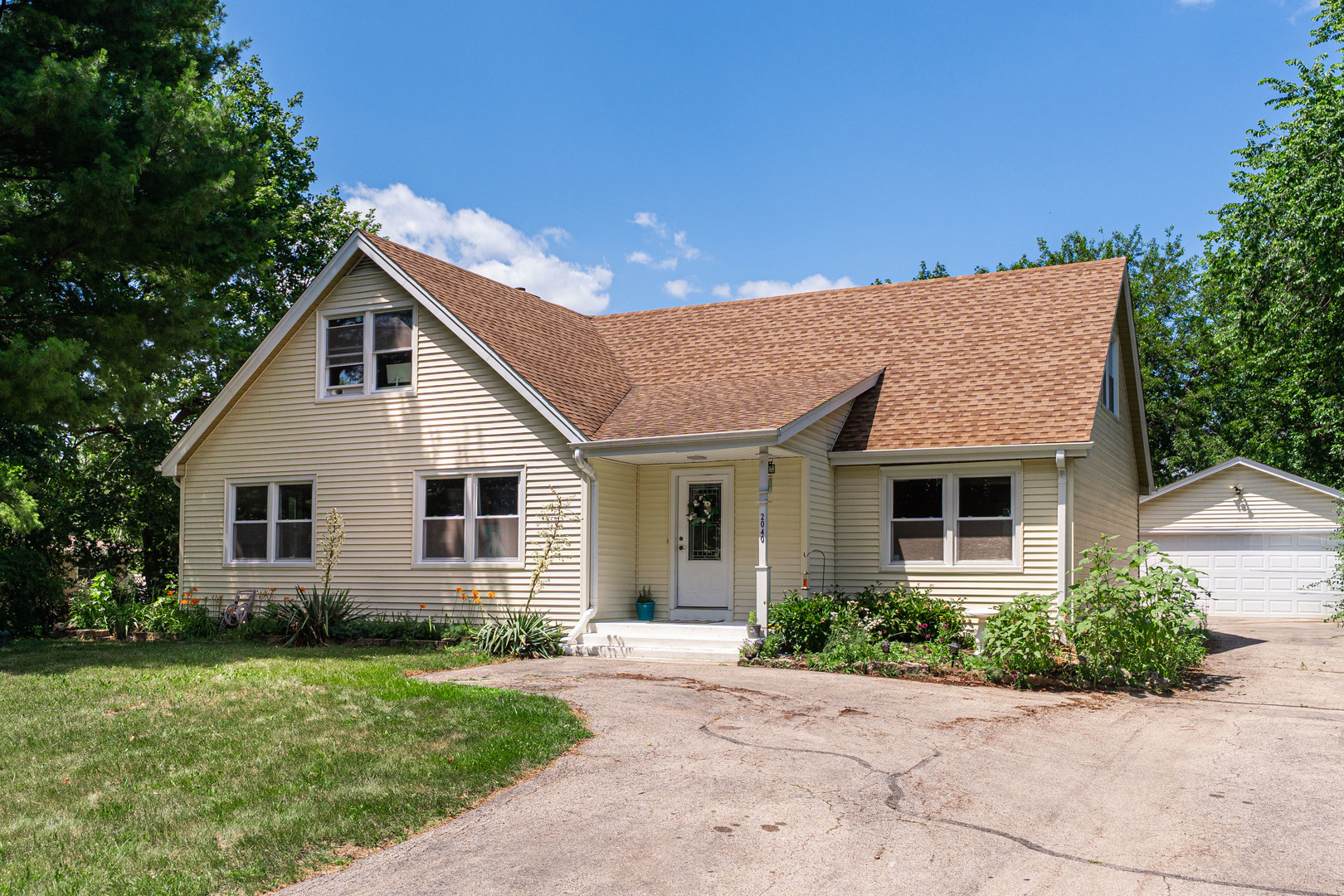 Property Photo:  2040 Poplar Avenue  IL 60133 