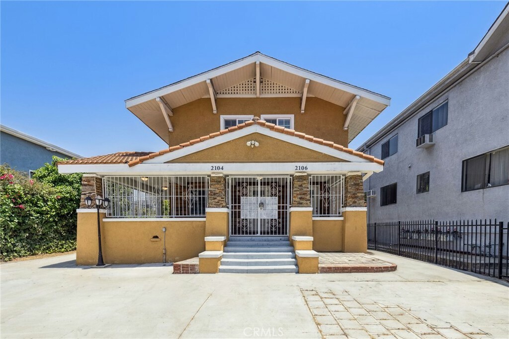 Property Photo:  2104 Crenshaw Boulevard  CA 90016 