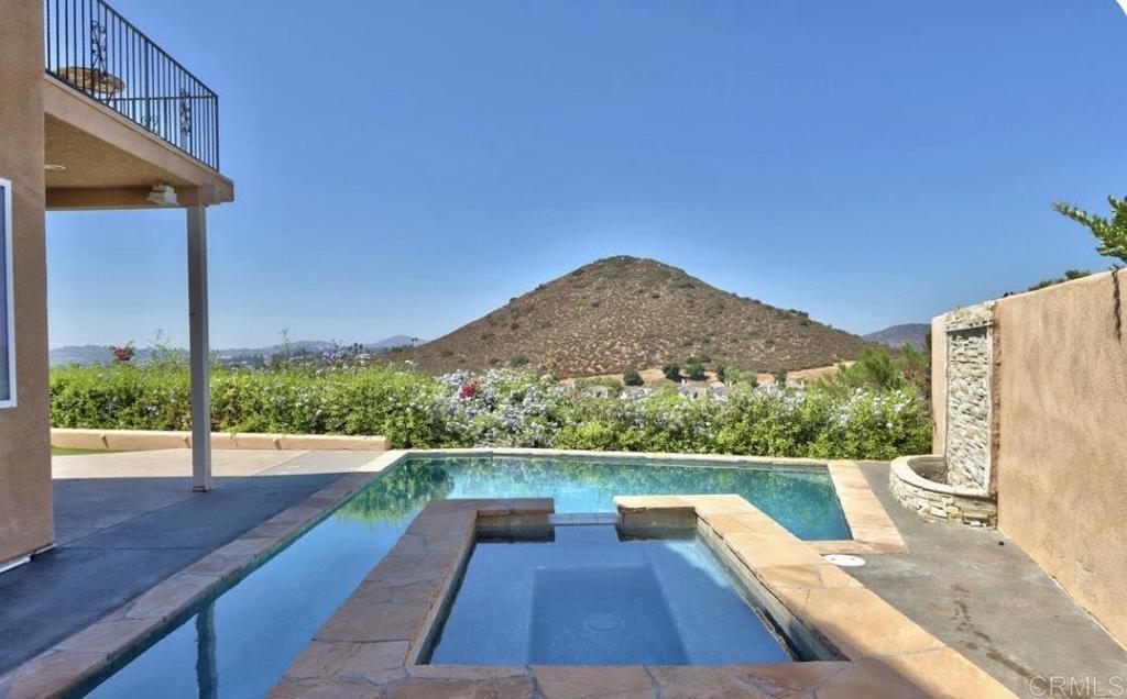 Property Photo: 18682 Lancashire Way CA 92128