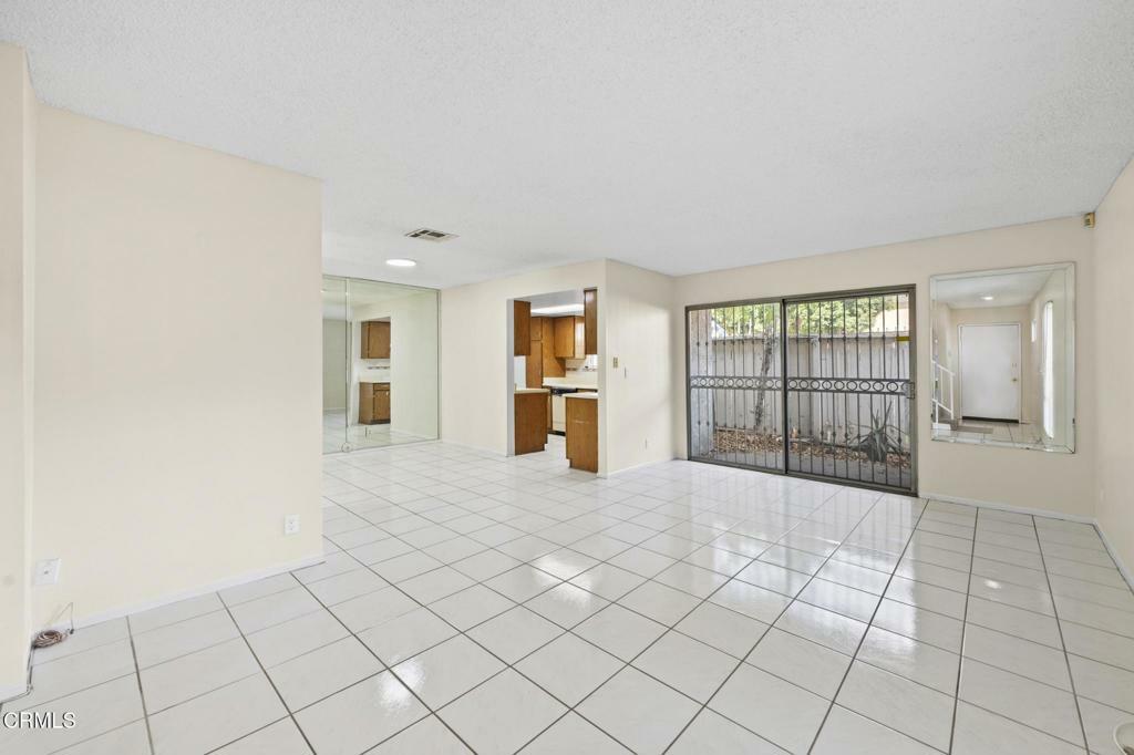 Property Photo: 1236 S Union Avenue 8 CA 90015