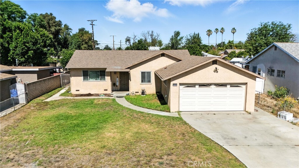 Property Photo:  9562 Locust Avenue  CA 92335 