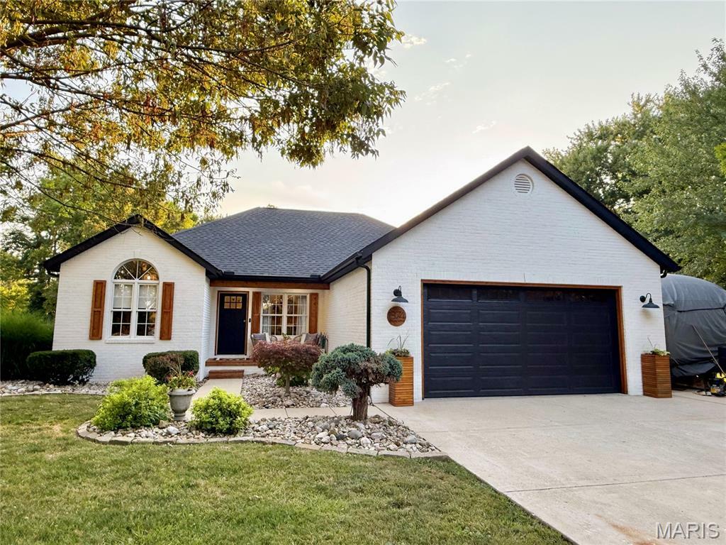 Property Photo: 1374 Biscay Drive IL 62025