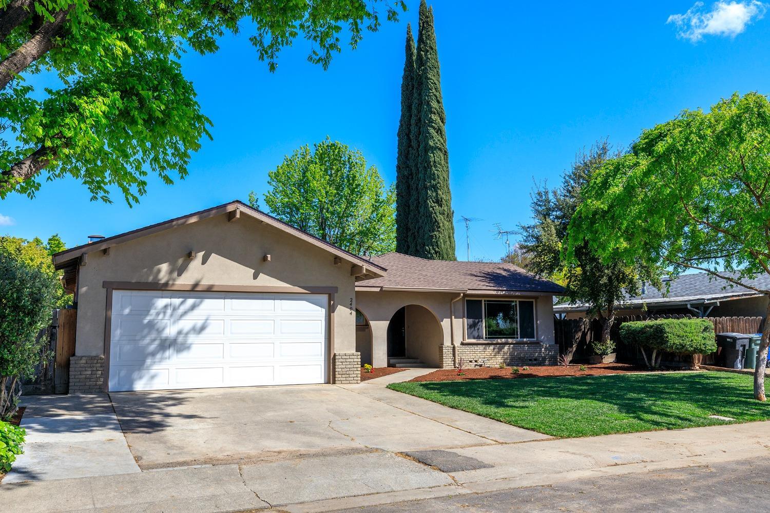 Property Photo: 2404 San Domingo Way CA 95355