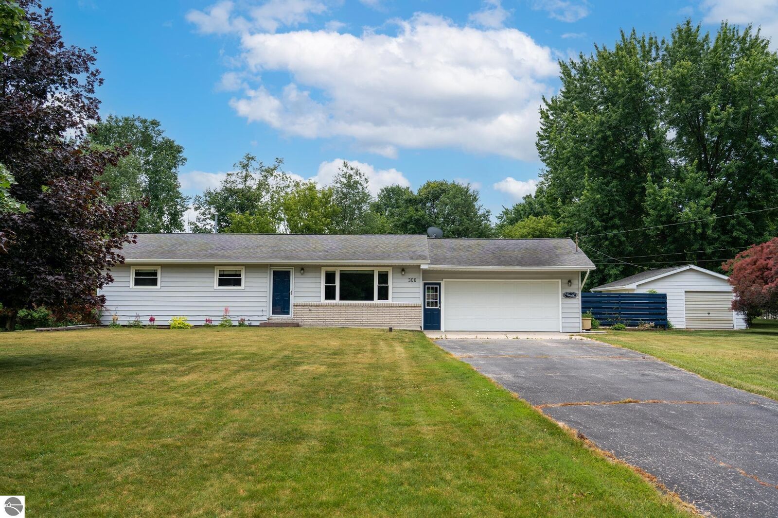Property Photo: 300 Schoolcrest Drive MI 48883