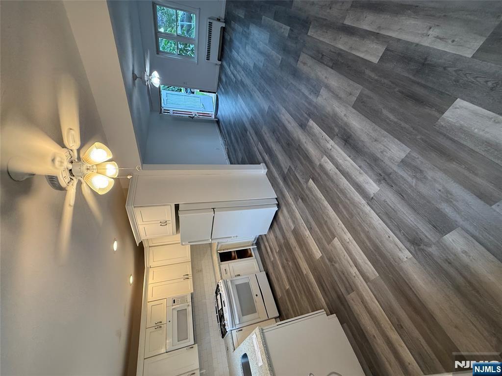 Property Photo:  292 Esplanade 35  NJ 07601 