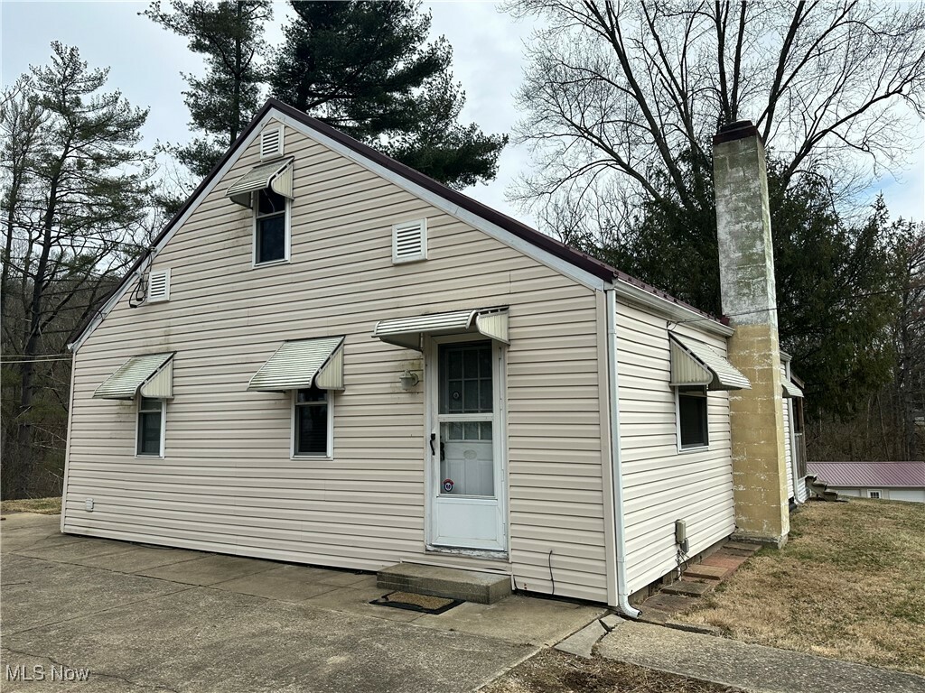 Property Photo: 8752 N Rokeby NW OH 43756