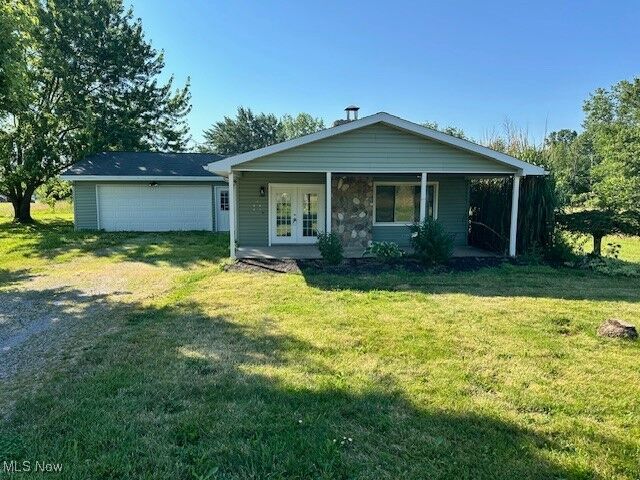 Property Photo:  2206 Cinnamon Drive E  OH 44287 