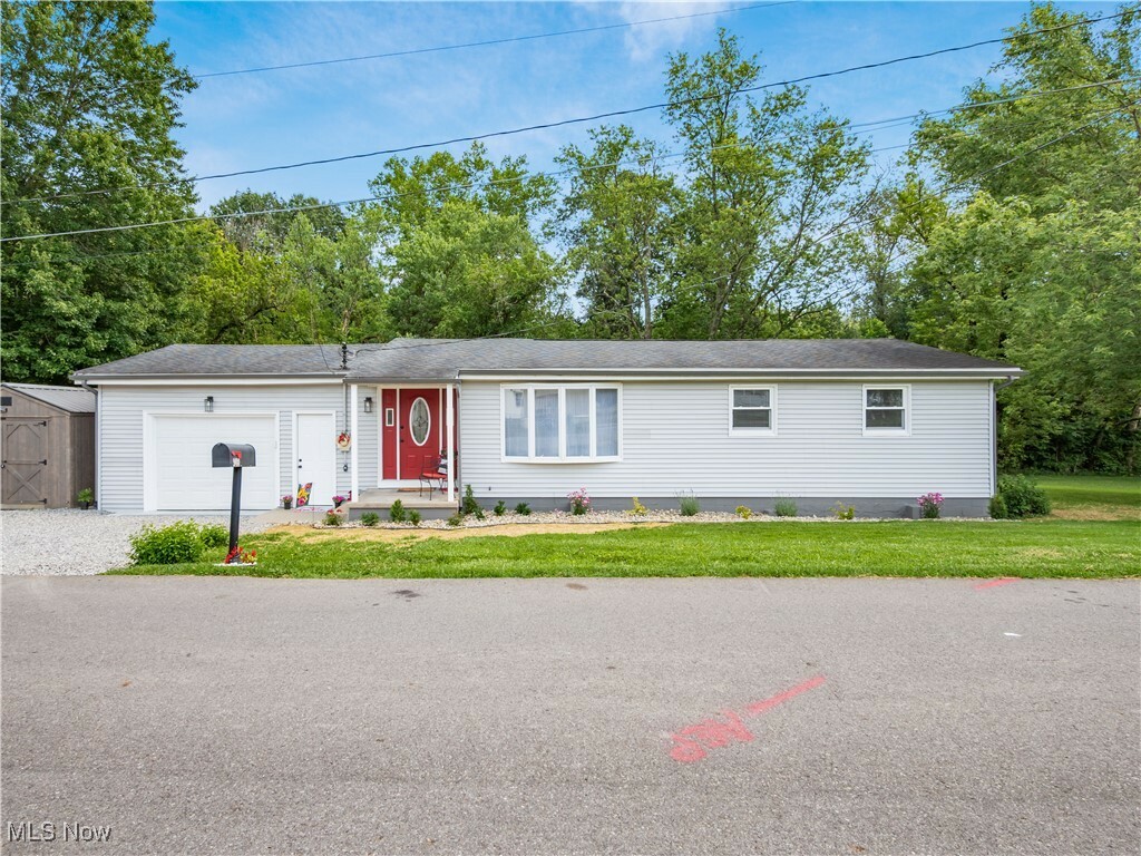 Property Photo: 900 Milldale Avenue OH 43701
