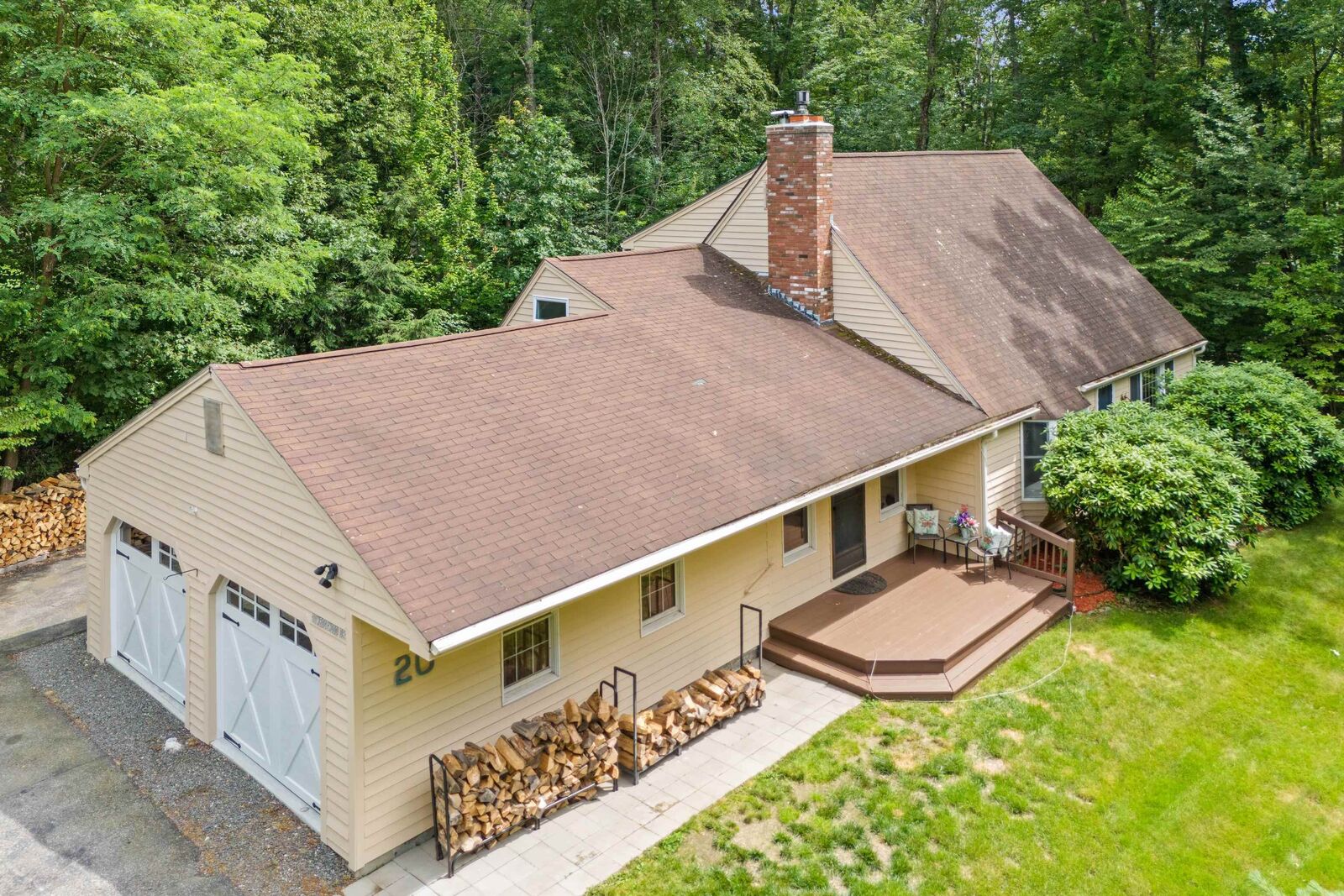 Property Photo: 20 Wedgewood Drive NH 03053