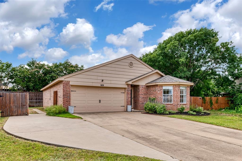 Property Photo: 929 Comiskey Court TX 76179