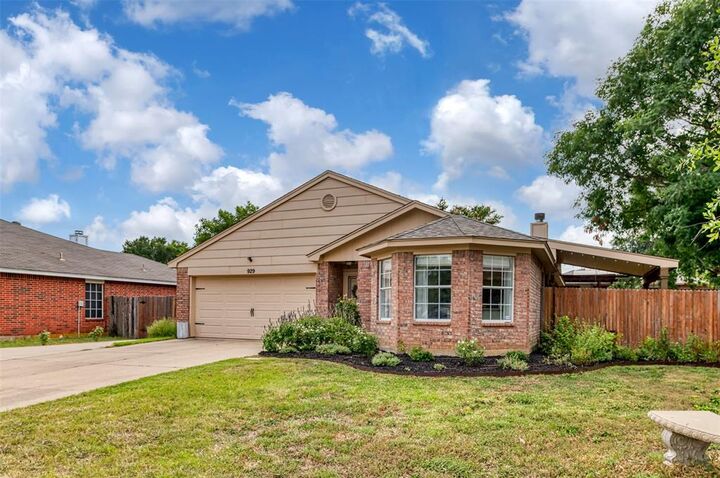 Property Photo:  929 Comiskey Court  TX 76179