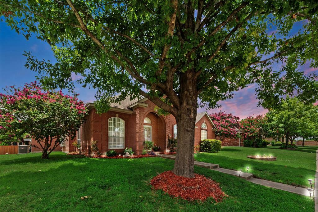 Property Photo: 711 Fox Glen Road TX 75146