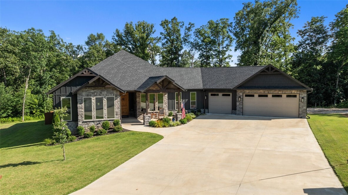 Property Photo: 14 Muthill Lane AR 72715