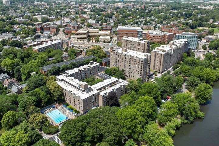 33 Pond Ave 603  Brookline MA 02445 photo
