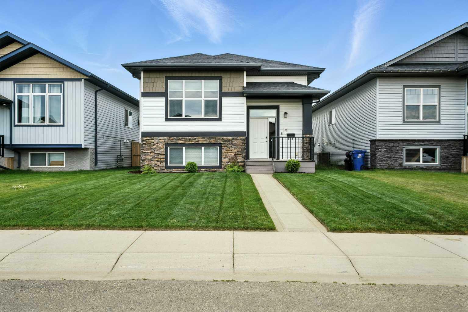 41 Aztec Crescent  Blackfalds AB T4M 0M2 photo