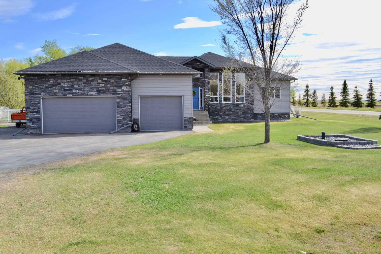 Property Photo: 7949 Carriage Lane Drive Drive AB T8X 0G4