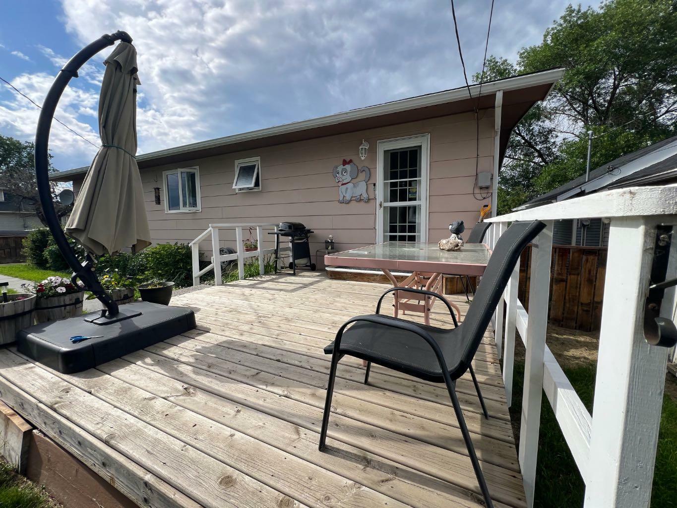 Property Photo:  599 3 Avenue W  AB T0J 0Y3 