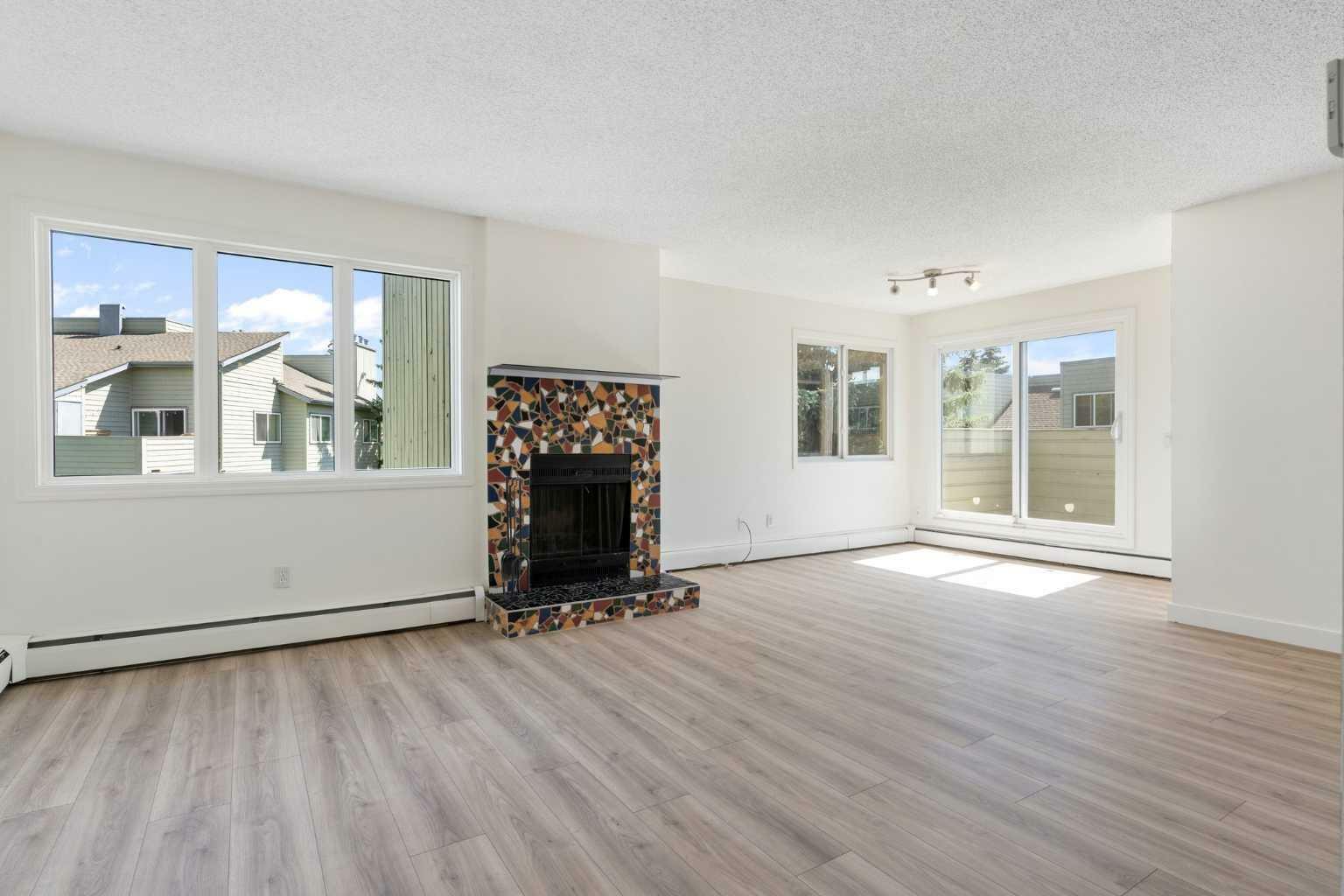 80 Glamis Drive SW 3315  Calgary AB T3E 6T7 photo