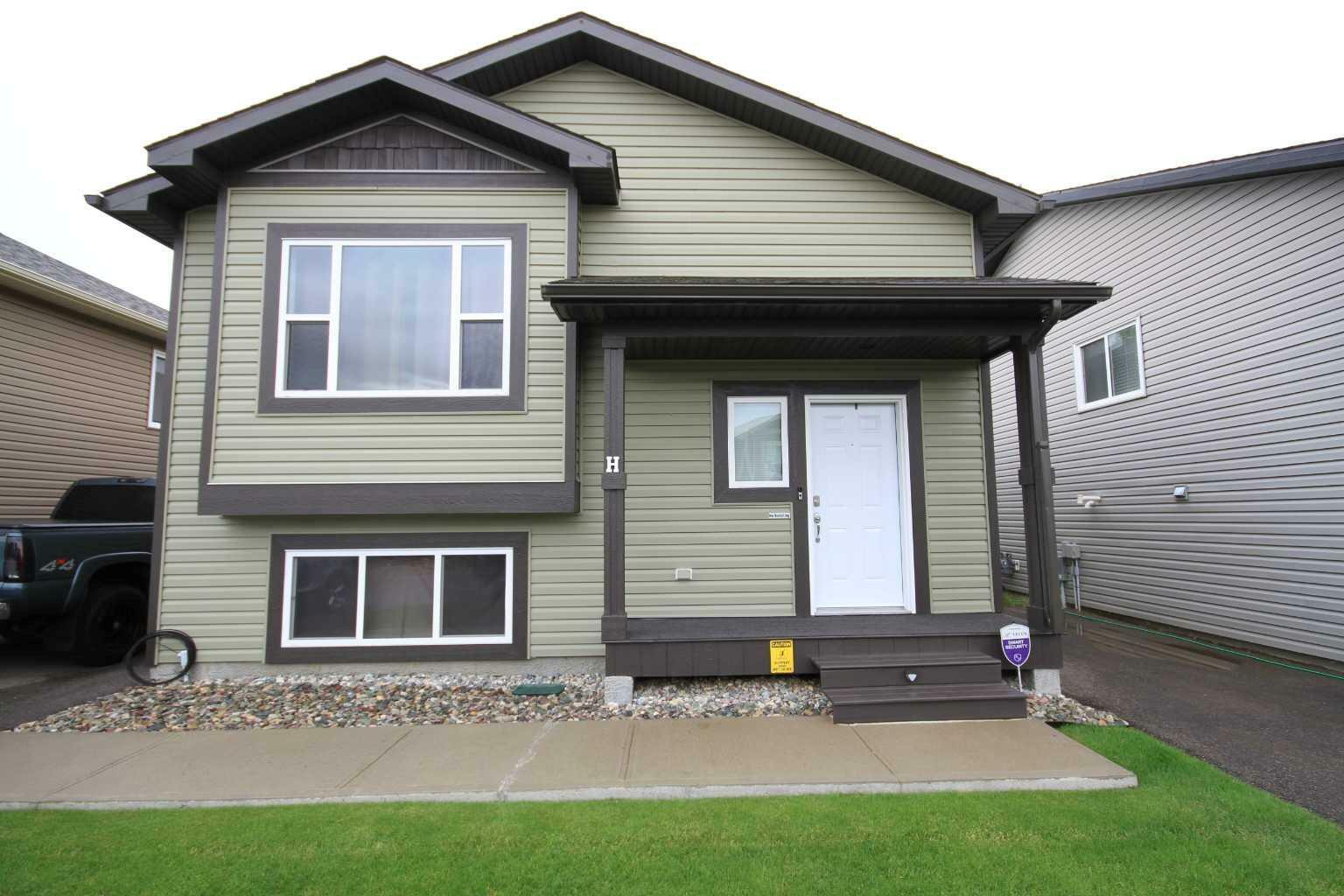 5609 43 Street H  Taber AB T1G 0A8 photo