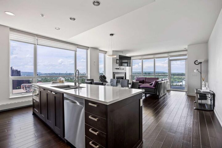 Property Photo:  222 Riverfront Avenue SW 1821  AB T2P 0X2 