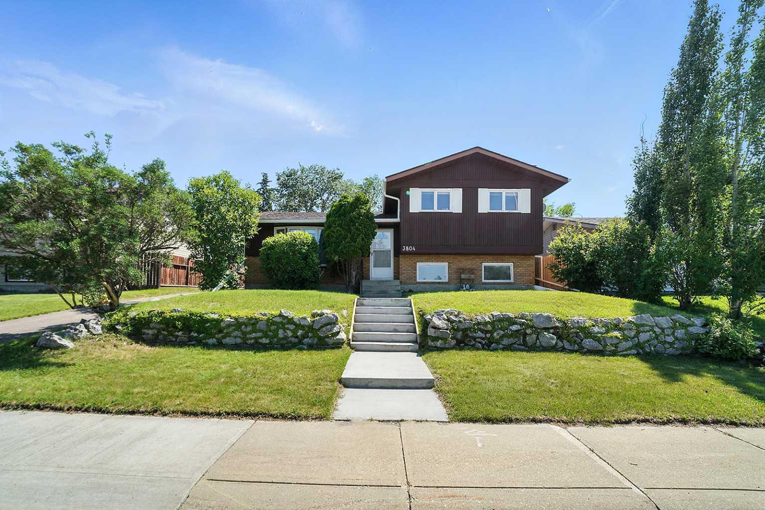 Property Photo: 3804 52A Avenue AB T4G 1G8
