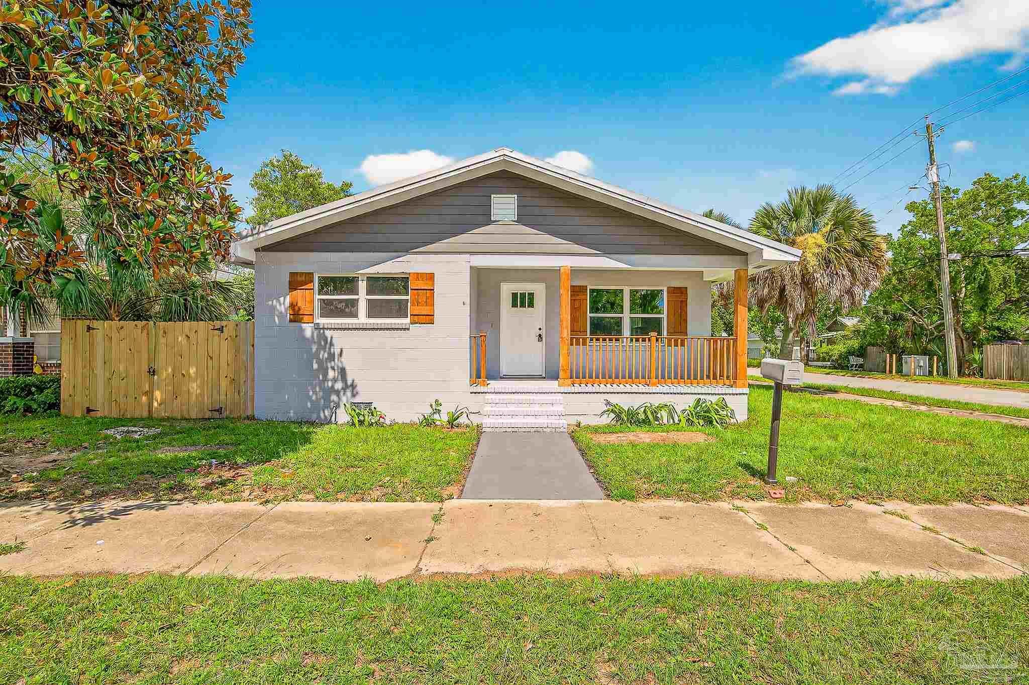 Property Photo: 1002 N 7th Ave FL 32501