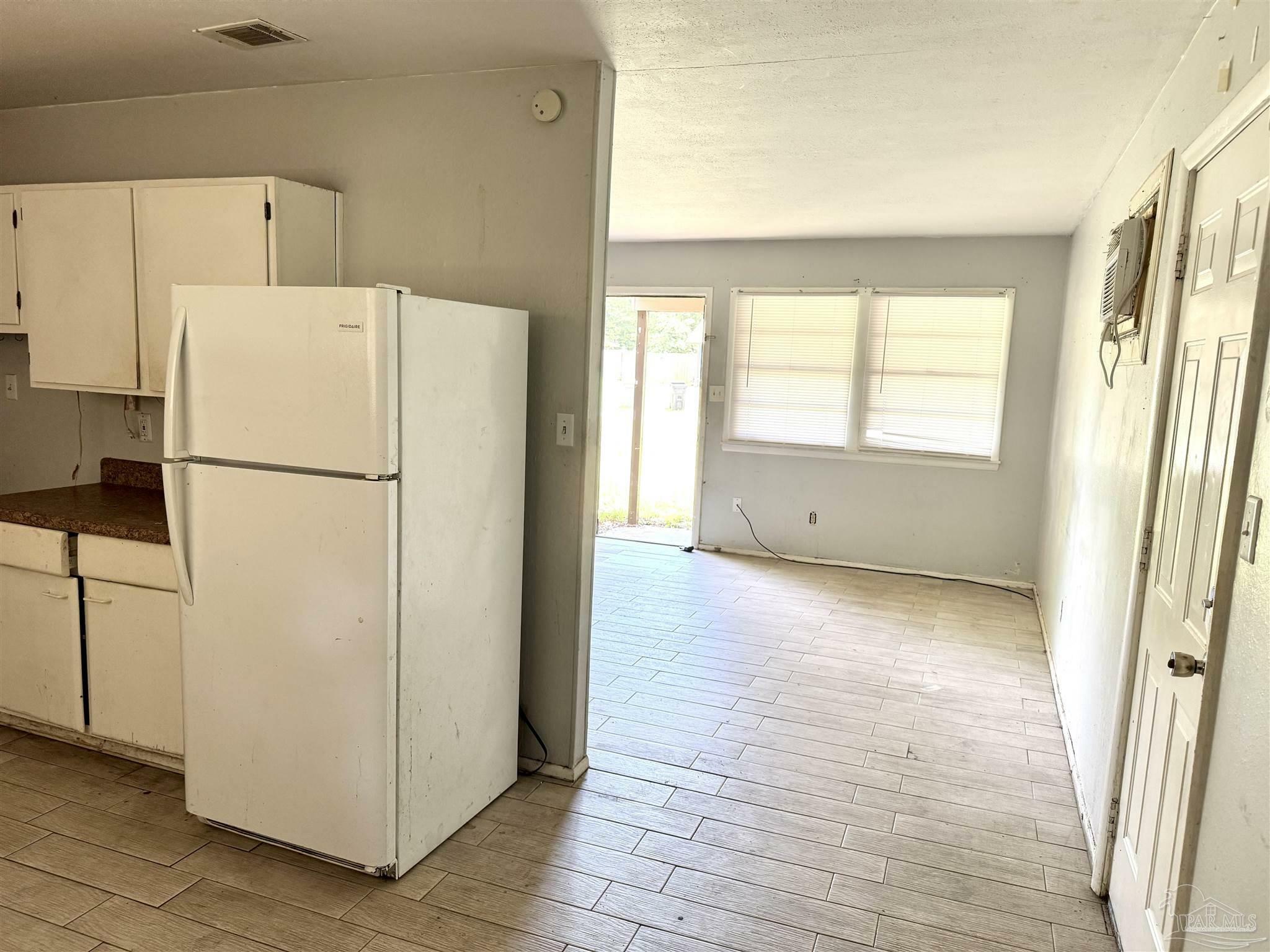 Property Photo: 4680 Oakland Dr FL 32526