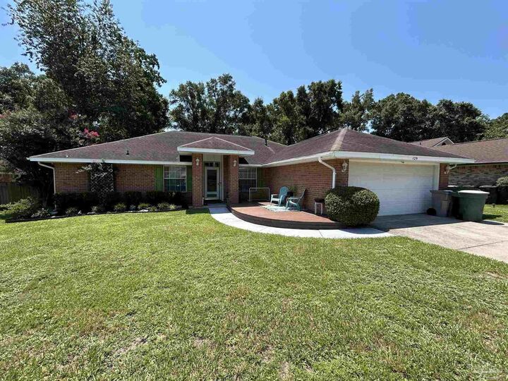 Property Photo: 129 Redbreast Ln FL 32503