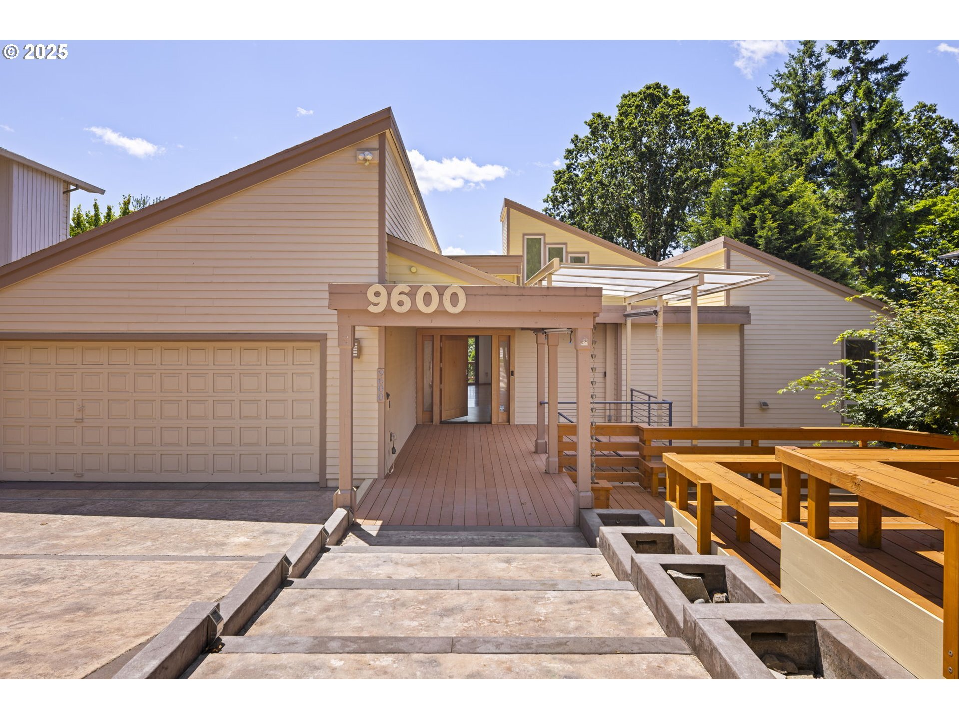 Property Photo: 9600 SW Ventura Ct OR 97223