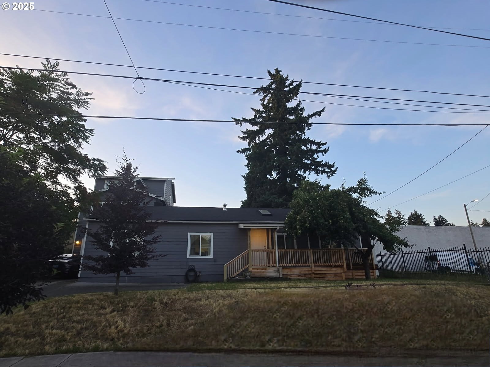 Property Photo: 12037 SE Mill Ct OR 97216