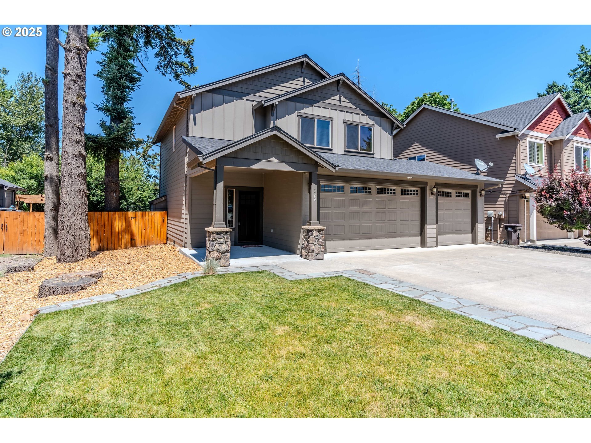 Property Photo: 529 Depot St OR 97024