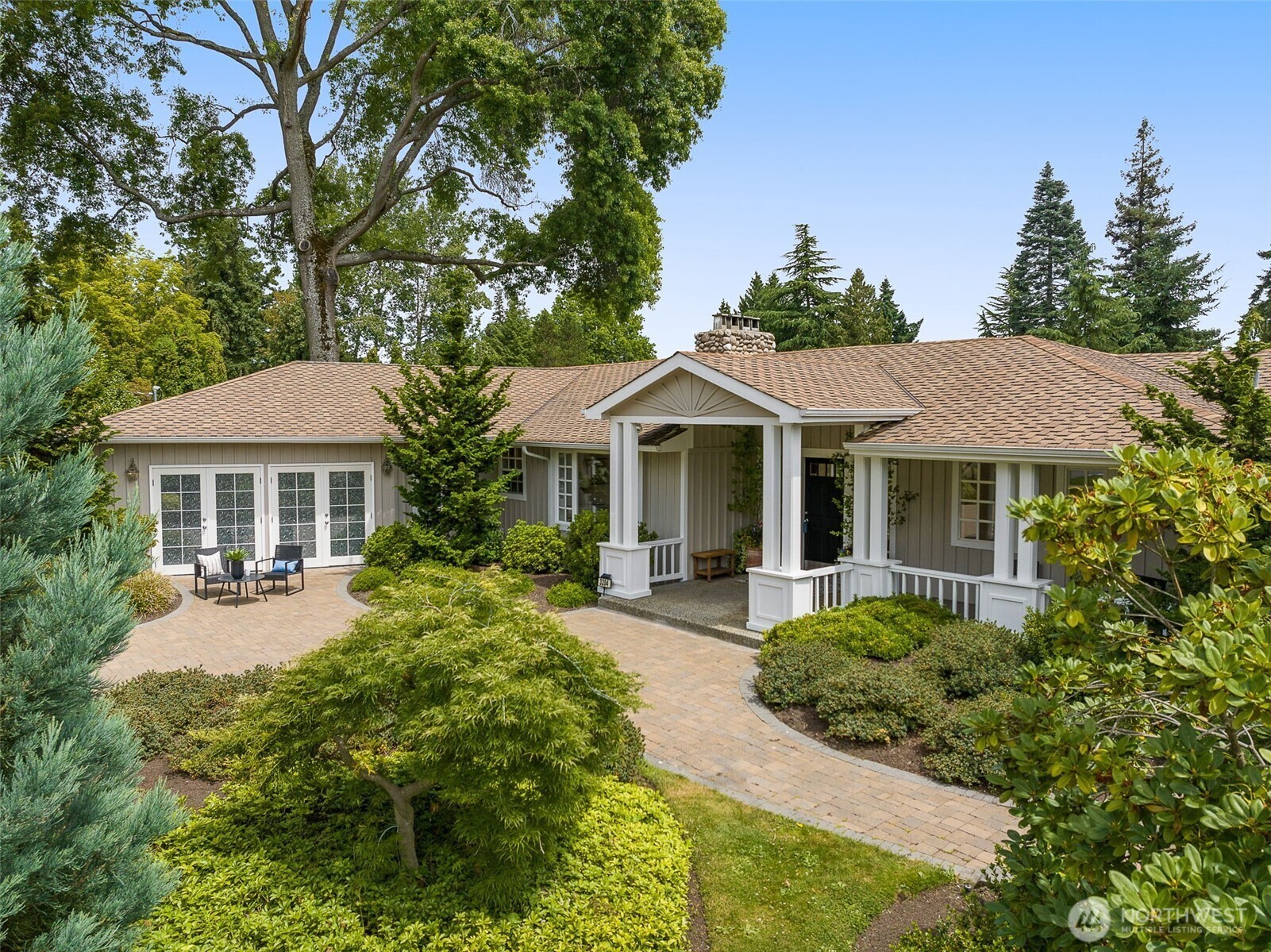Property Photo: 3204 Evergreen Point Road WA 98039
