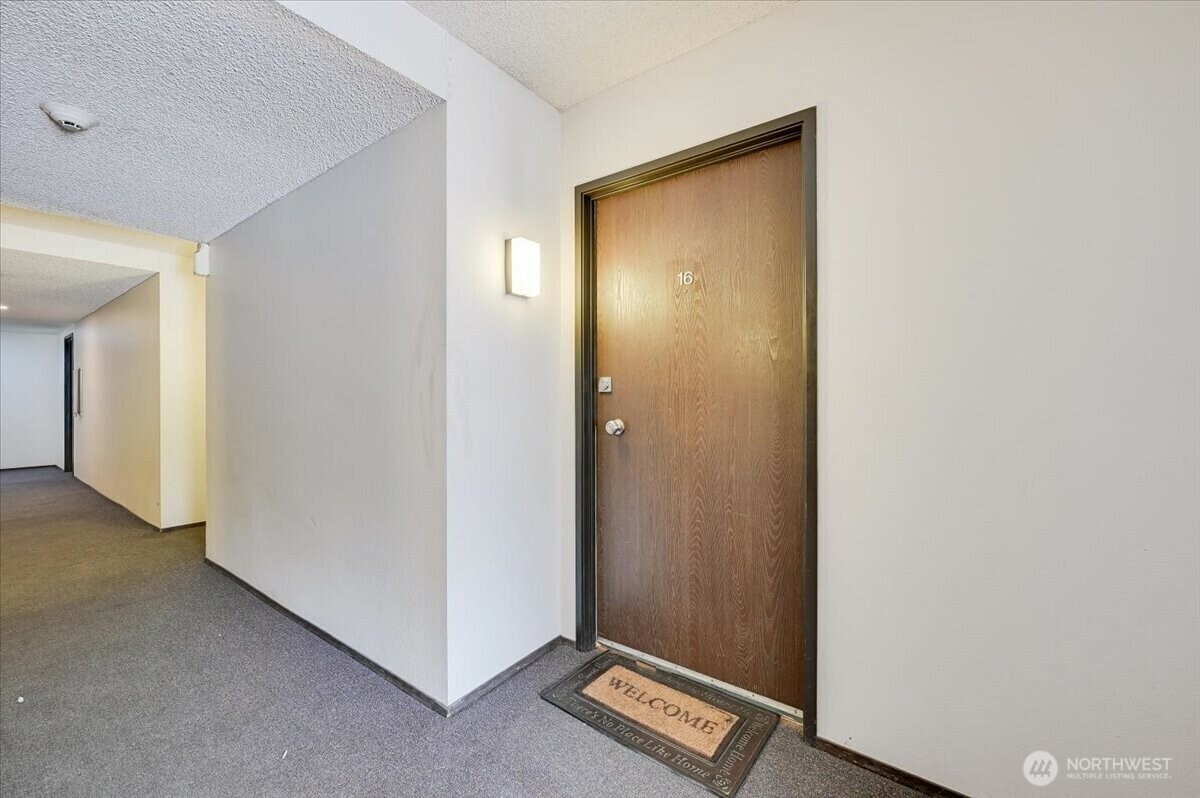 Property Photo: 14600 NE 32nd Street I-16 WA 98007
