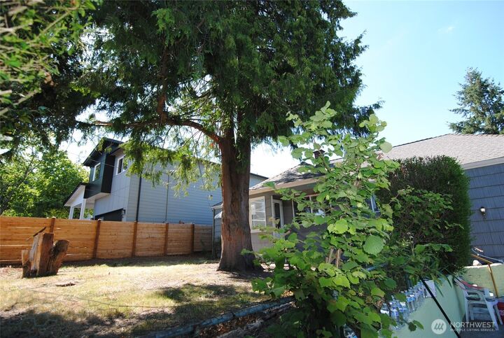 Property Photo: 130 S 108th Place WA 98168