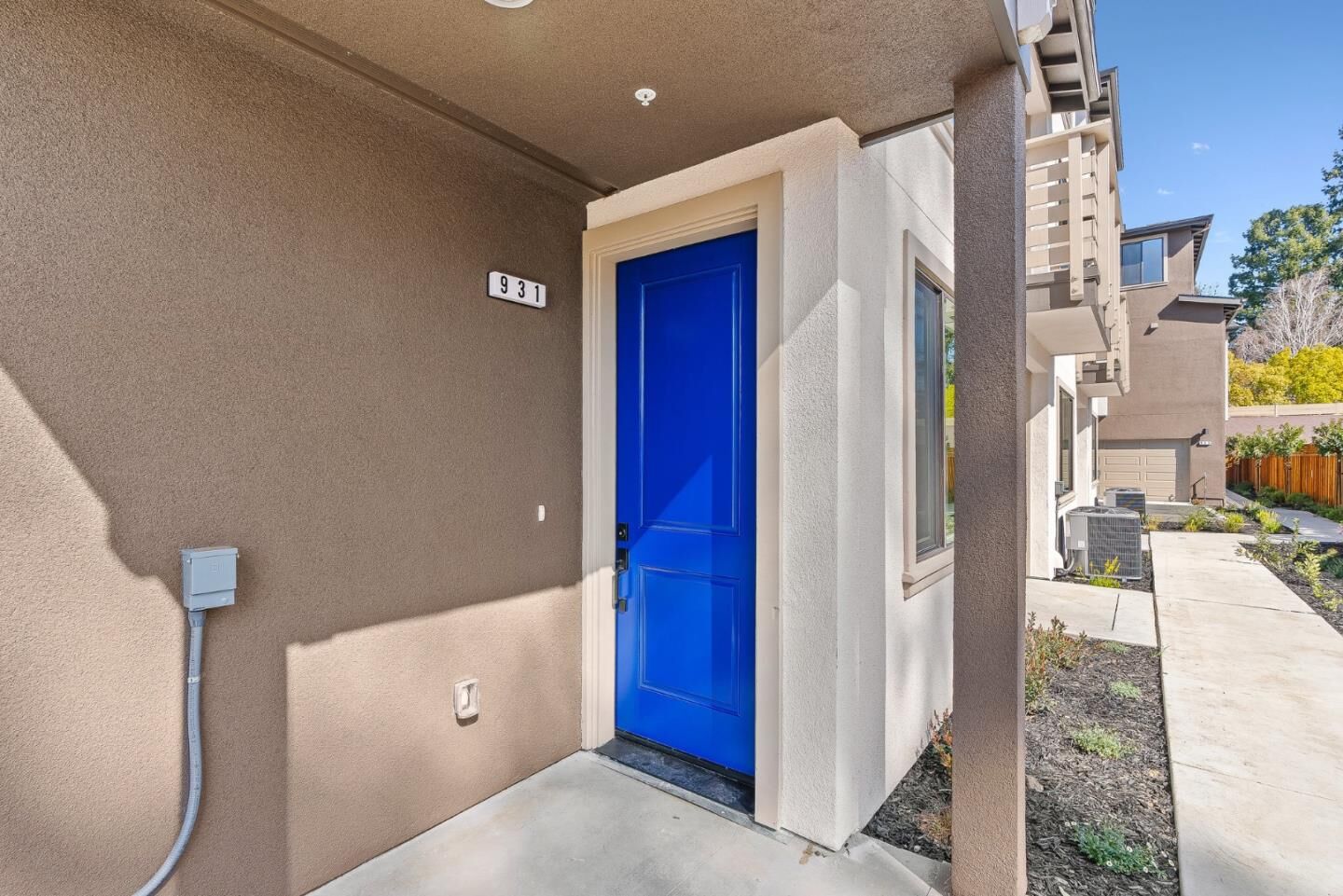 Property Photo:  931 Woodside Road  CA 94061 
