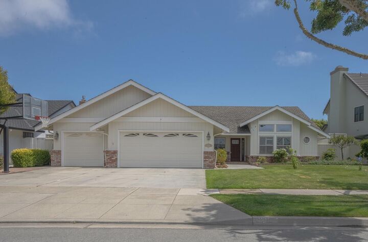 Property Photo: 1121 Palo Alto Way CA 93901